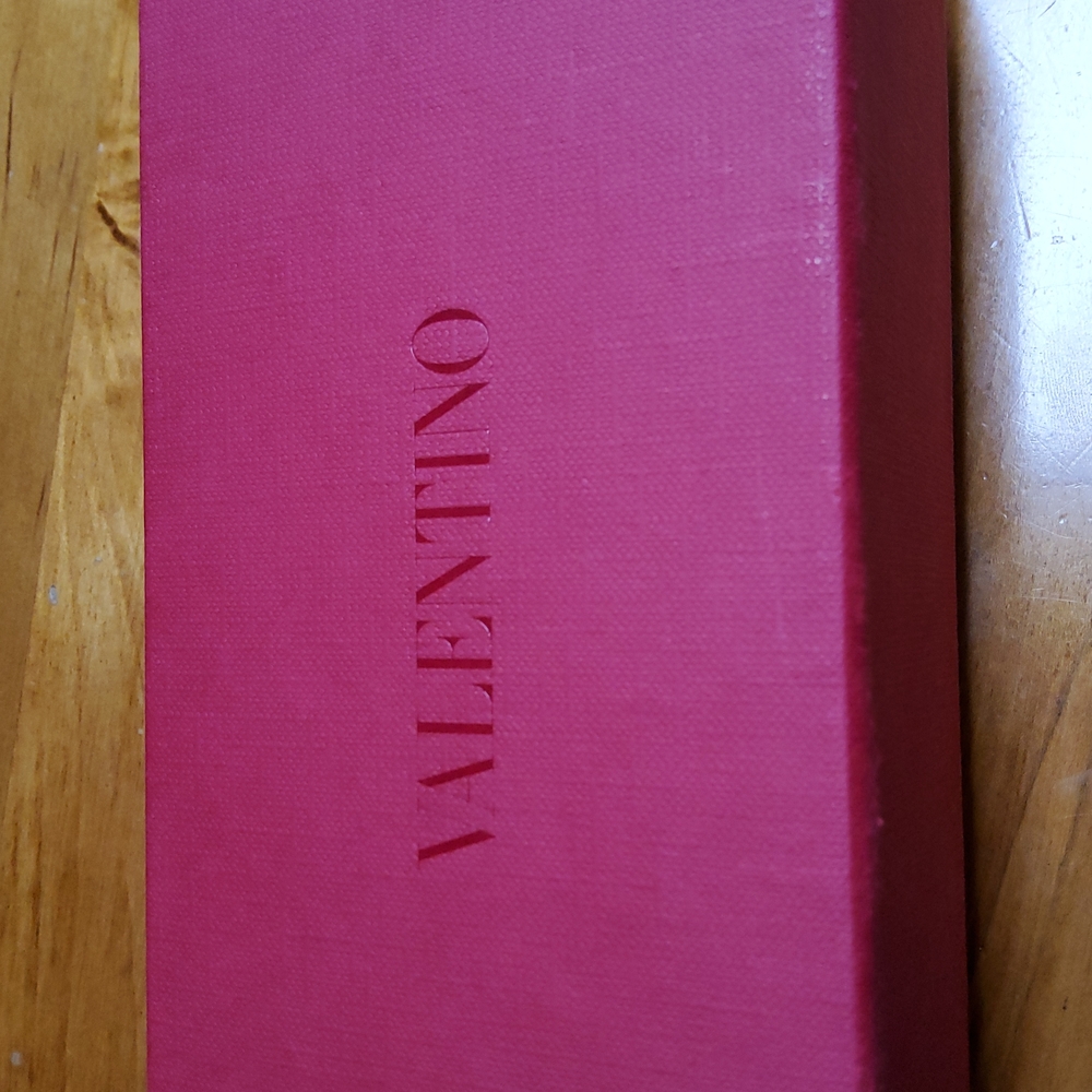 Valentino Sunglasses! NWOT! - Picture 6 of 6